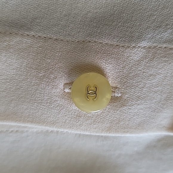 CHANEL 100% silk top CC buttons on the back size 40 - Picture 2 of 12
